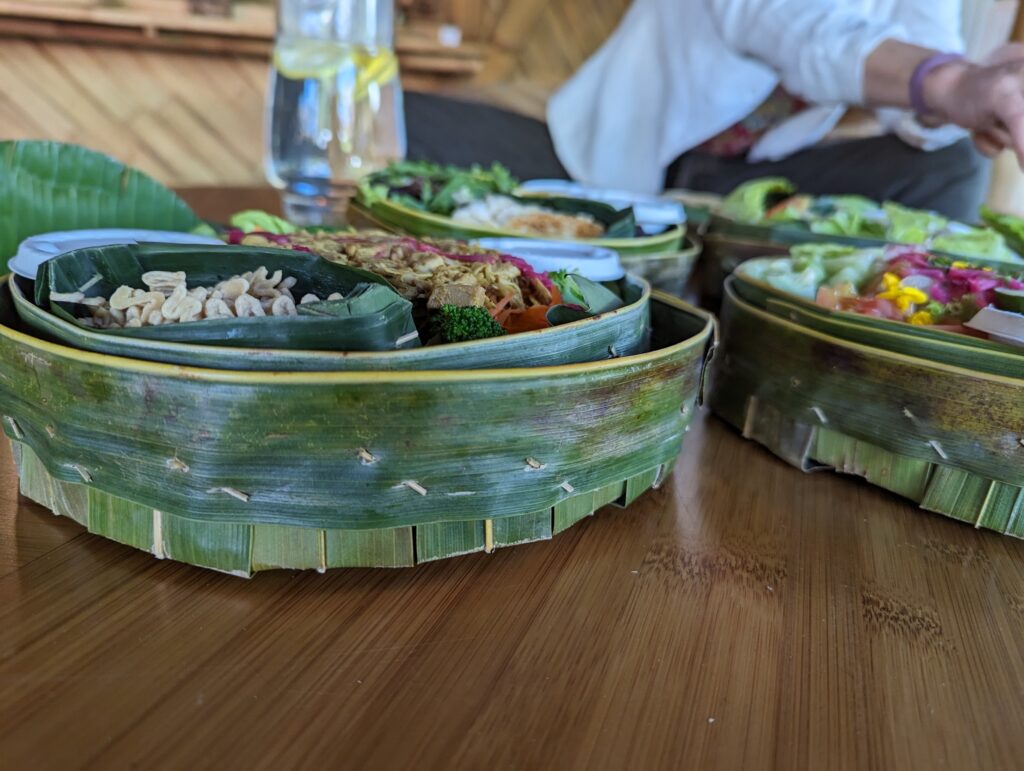 banana leaf salad bowls