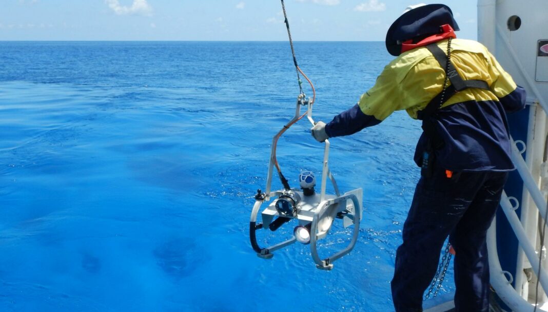 seabed mapping from boat in ocean